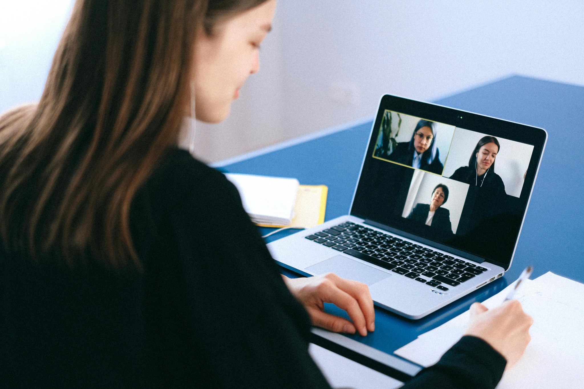 corporate-streaming-virtual-meeting-four-people